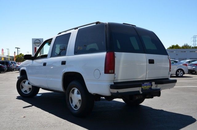 GMC Yukon 1999 photo 2