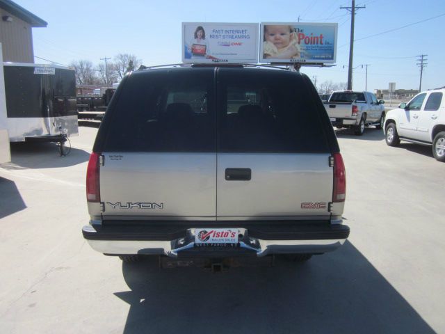 GMC Yukon 4x4 Crew Cab LE SUV