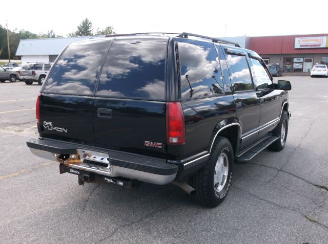 GMC Yukon 1999 photo 3