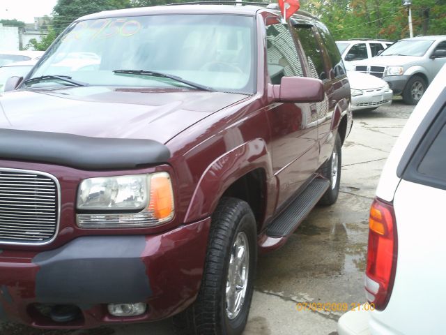 GMC Yukon 1999 photo 2