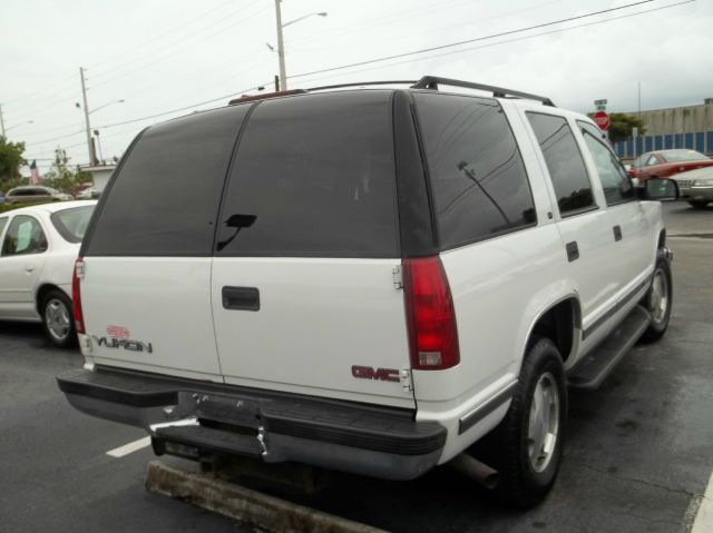 GMC Yukon 1999 photo 1