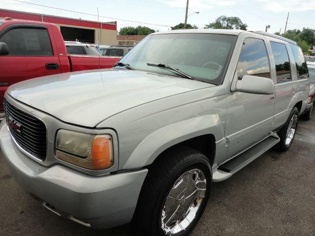 GMC Yukon 4x4 Crew Cab LE SUV