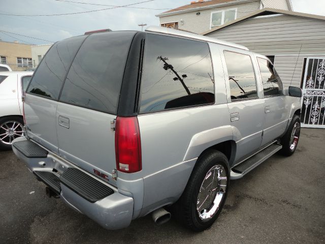 GMC Yukon 1999 photo 2