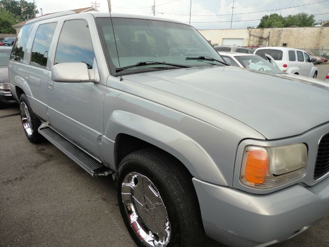 GMC Yukon 1999 photo 3