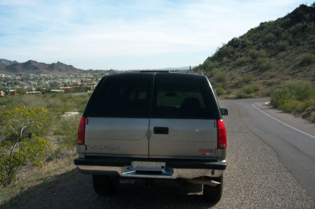 GMC Yukon 1999 photo 3