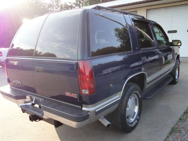 GMC Yukon 1999 photo 18