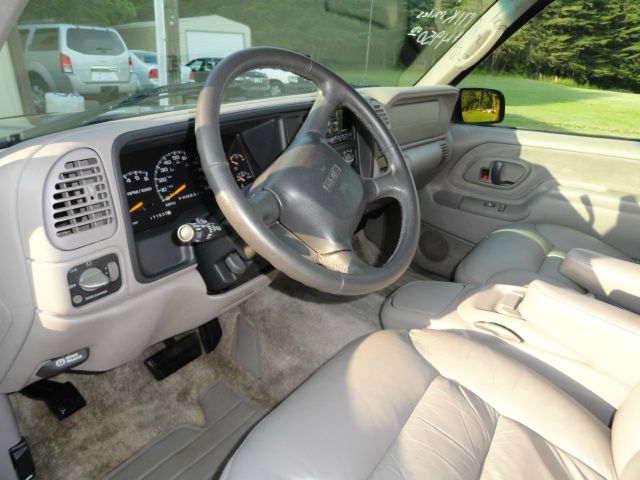 GMC Yukon 1999 photo 3