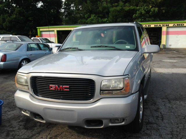 GMC Yukon 2000 photo 2