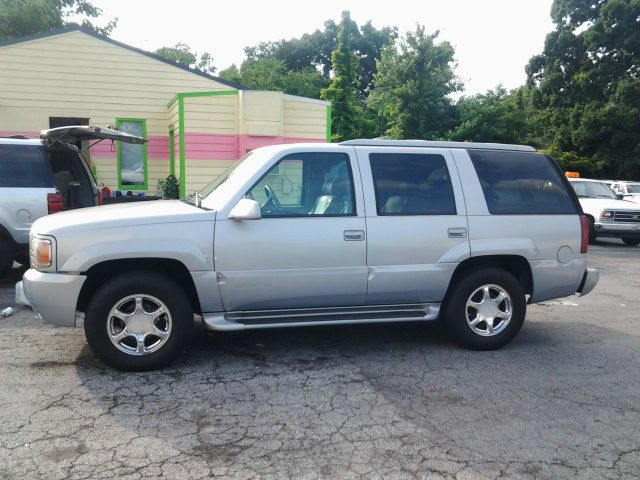 GMC Yukon 2000 photo 3