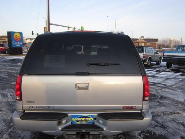 GMC Yukon 2000 photo 2