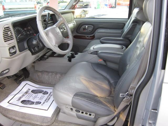 GMC Yukon 2000 photo 3