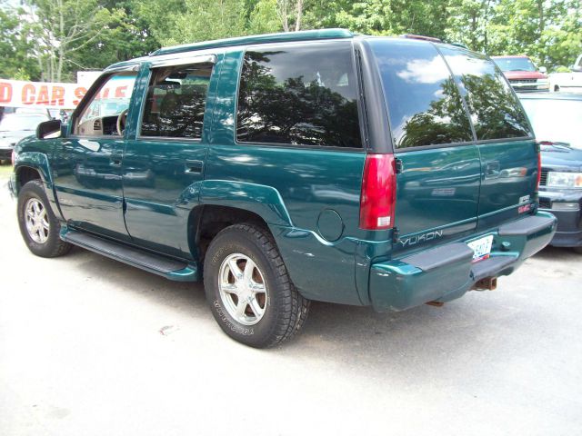 GMC Yukon 2000 photo 3