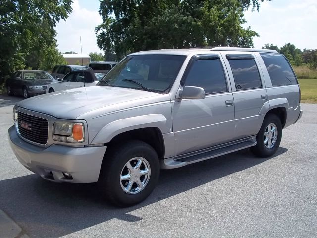 GMC Yukon 2000 photo 1