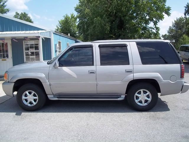 GMC Yukon 2000 photo 2