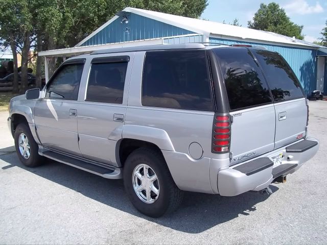 GMC Yukon 2000 photo 3