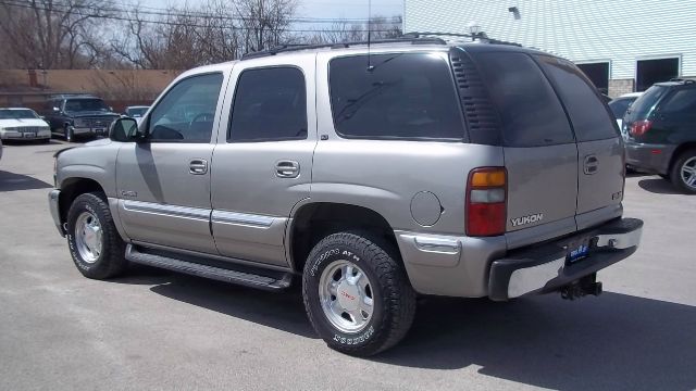 GMC Yukon 2000 photo 2