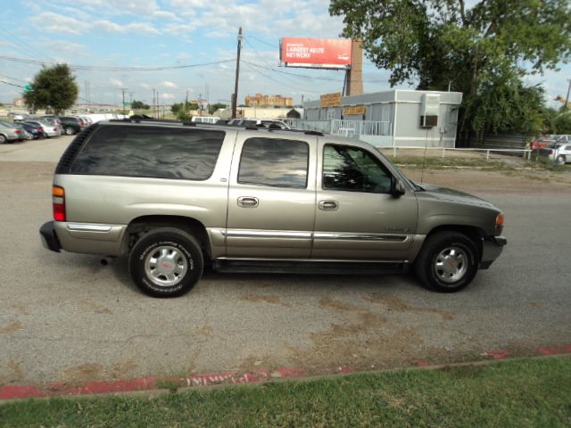 GMC Yukon 2000 photo 2