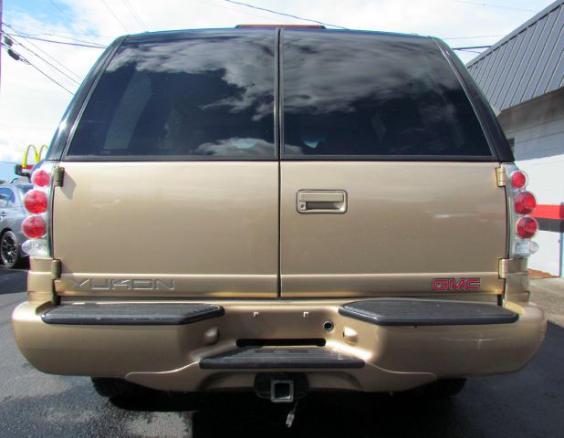 GMC Yukon 2000 photo 3