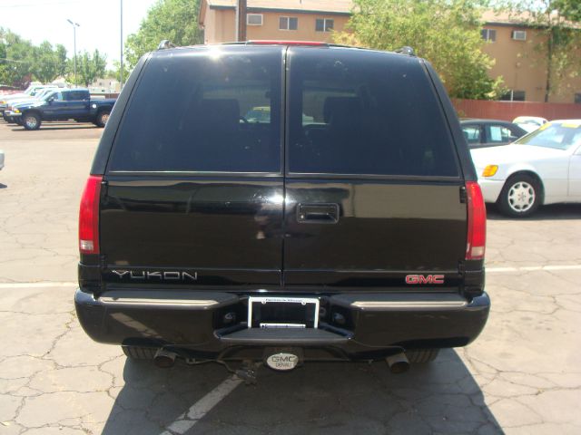 GMC Yukon 2000 photo 1