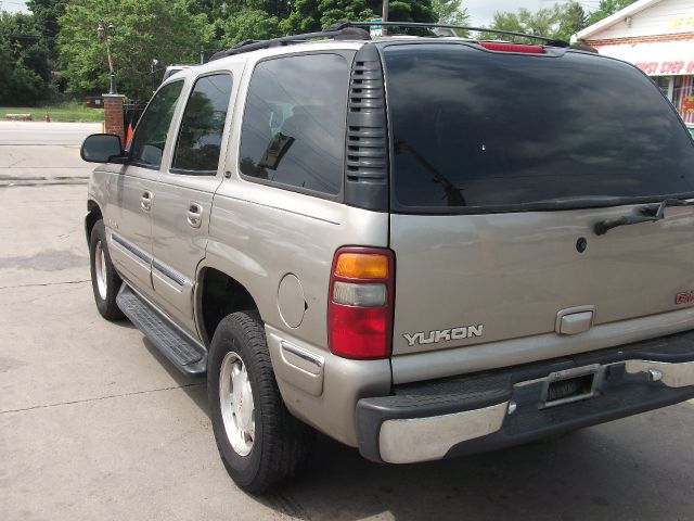 GMC Yukon 2000 photo 10