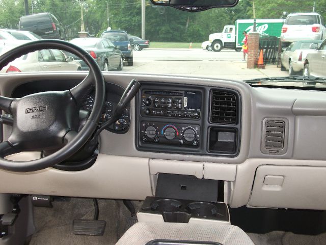 GMC Yukon 2000 photo 2