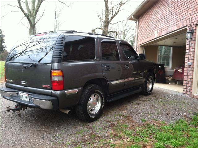 GMC Yukon 2000 photo 2