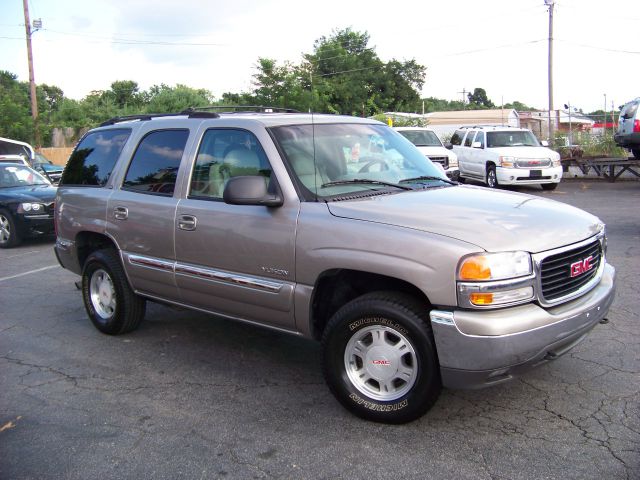 GMC Yukon 2000 photo 2