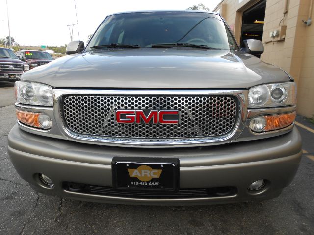 GMC Yukon 2001 photo 2