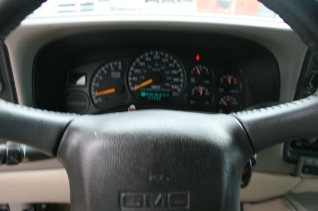 GMC Yukon 2001 photo 7