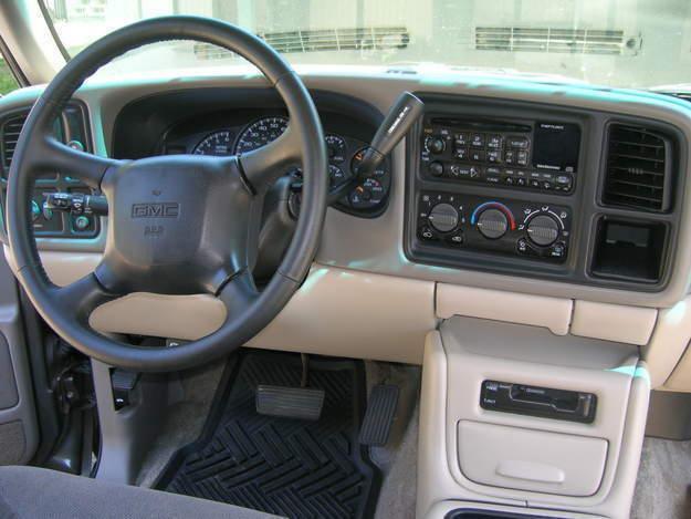 GMC Yukon 2001 photo 2