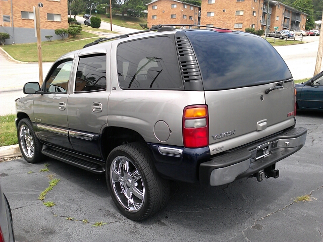 GMC Yukon 2001 photo 4