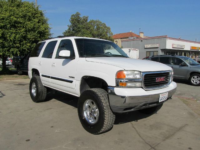 GMC Yukon 2002 photo 2