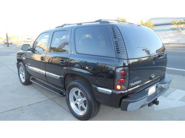 GMC Yukon 2002 photo 3