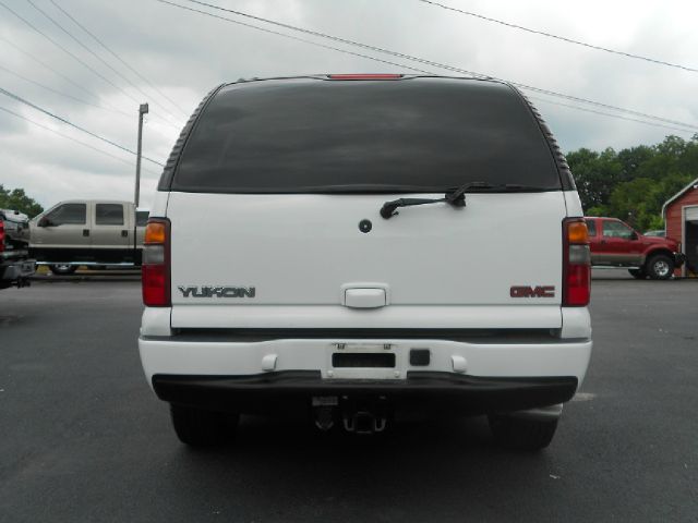 GMC Yukon 2002 photo 1