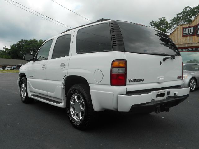 GMC Yukon 2002 photo 2