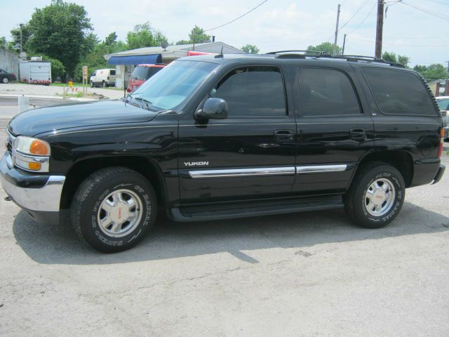 GMC Yukon 2002 photo 2