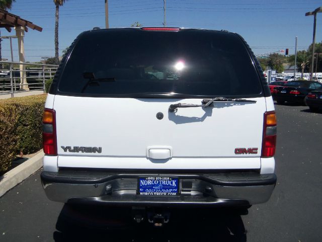 GMC Yukon 2002 photo 1