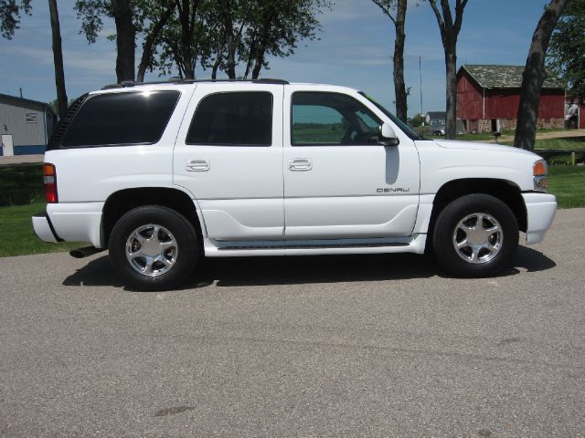 GMC Yukon 2002 photo 13