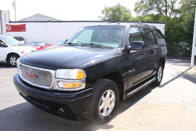 GMC Yukon 2002 photo 2