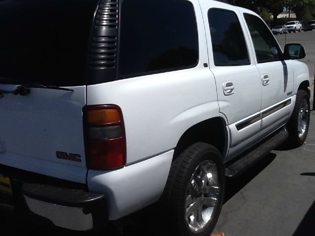 GMC Yukon 2002 photo 1