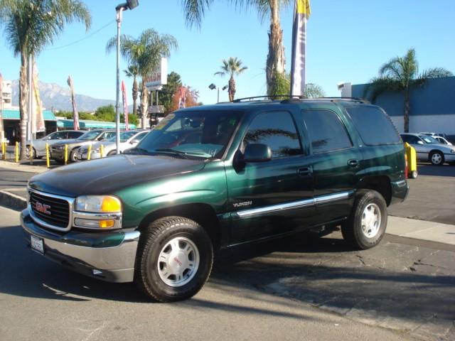 GMC Yukon 2002 photo 1