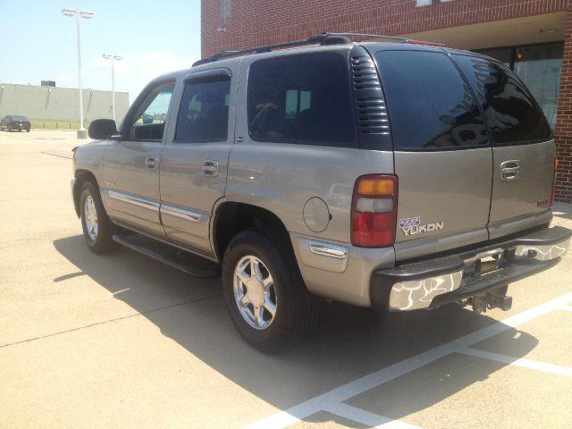 GMC Yukon 2002 photo 2