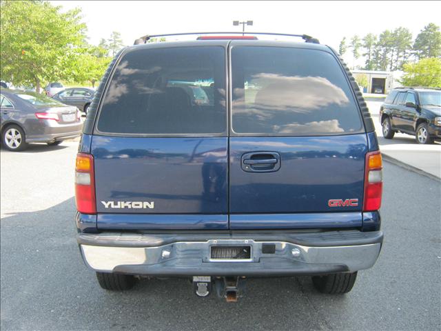 GMC Yukon 2002 photo 3