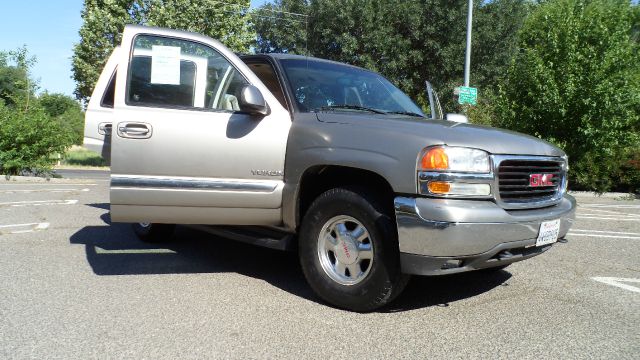 GMC Yukon 2002 photo 1