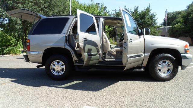 GMC Yukon 2002 photo 2