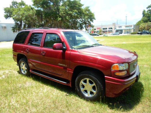 GMC Yukon 2002 photo 2