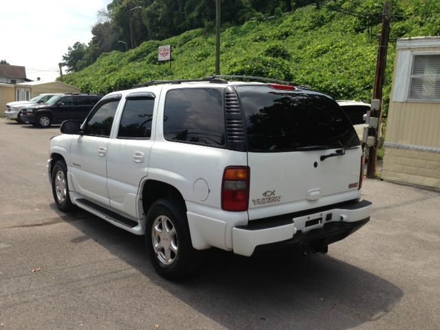 GMC Yukon 2002 photo 1