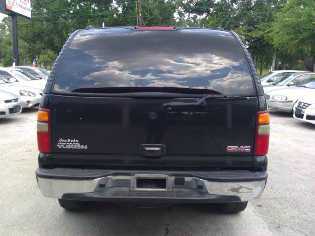 GMC Yukon 2003 photo 2