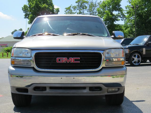 GMC Yukon 2003 photo 2