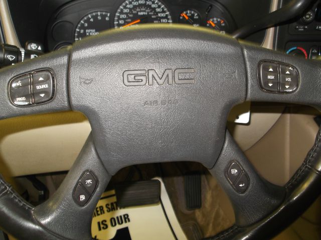 GMC Yukon 2003 photo 11